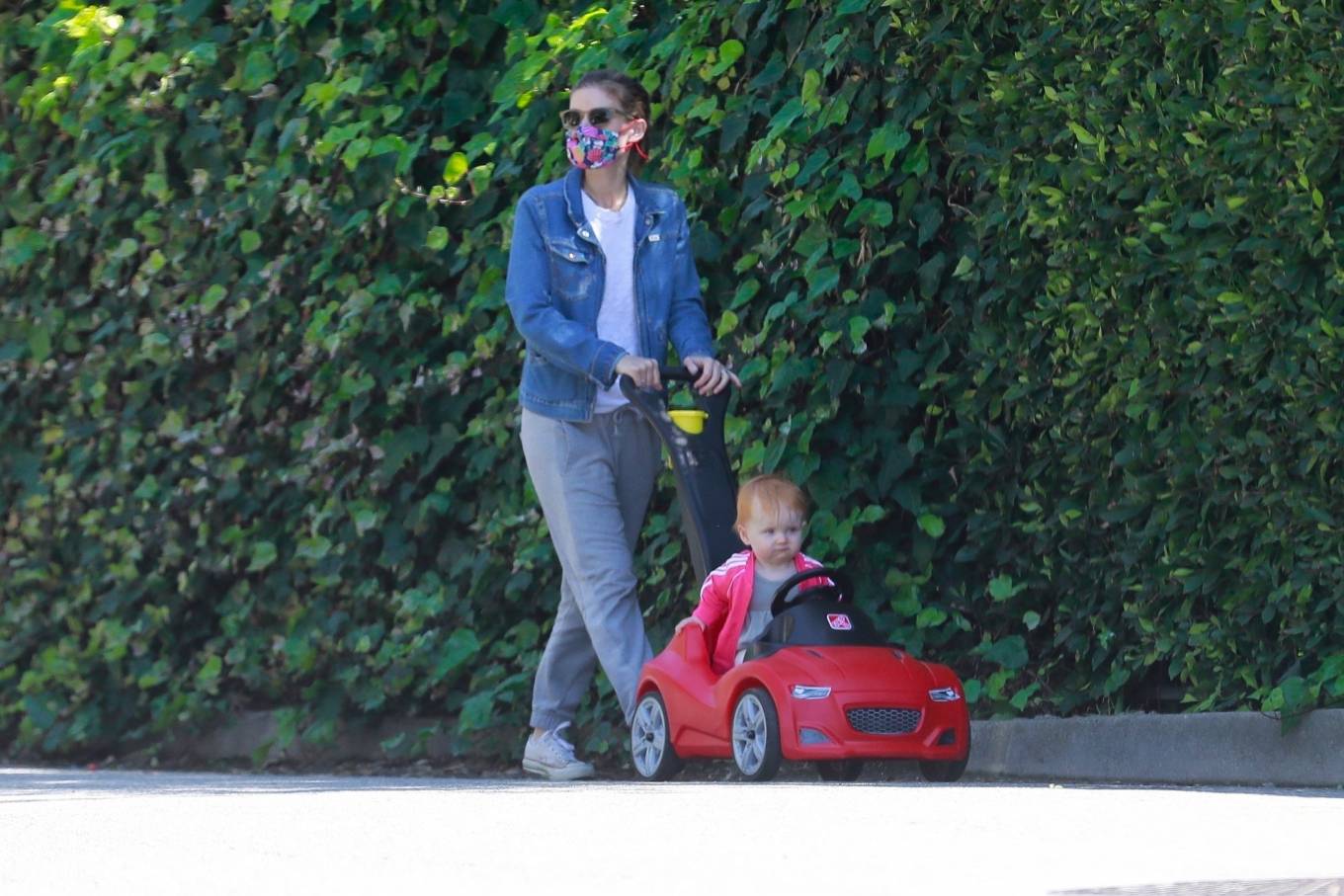 Kate Mara â€“ Out for a walk during the quarantine in LA