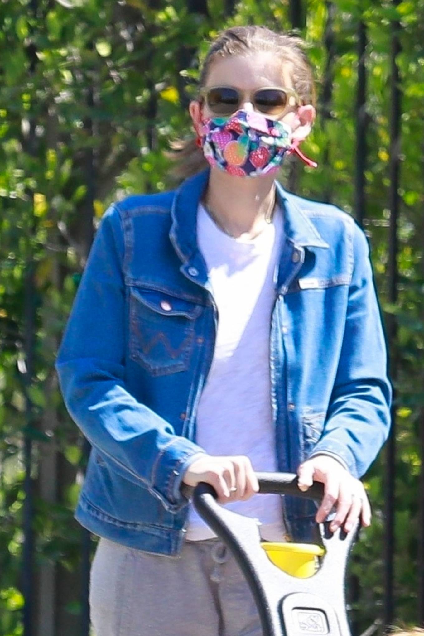 Kate Mara â€“ Out For A Walk During The Quarantine In LA