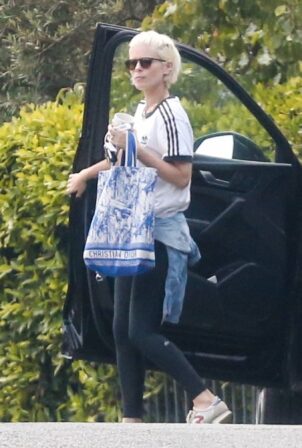Kate Mara - Seen running errands in Los Feliz