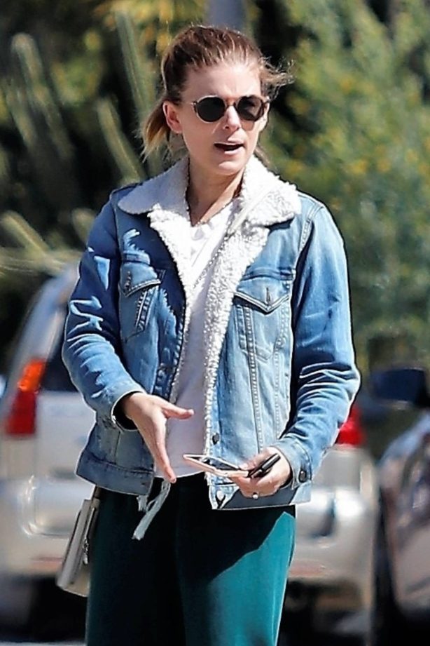 Kate Mara - Seen while out after lunch in Los Feliz