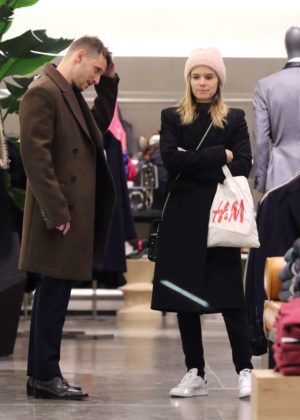 Kate Mara - Shopping with Jamie Bell in in NYC