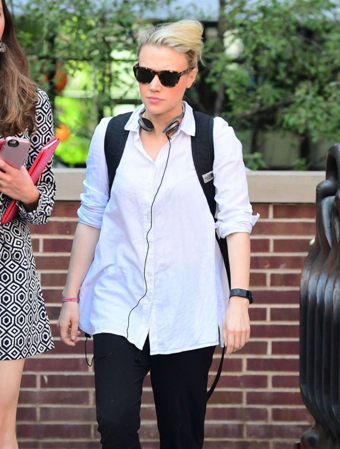 Kate Mckinnon Out in New York