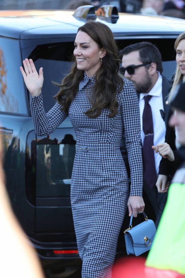 Kate Middleton - Greets fans in Harvard Square - Cambridge