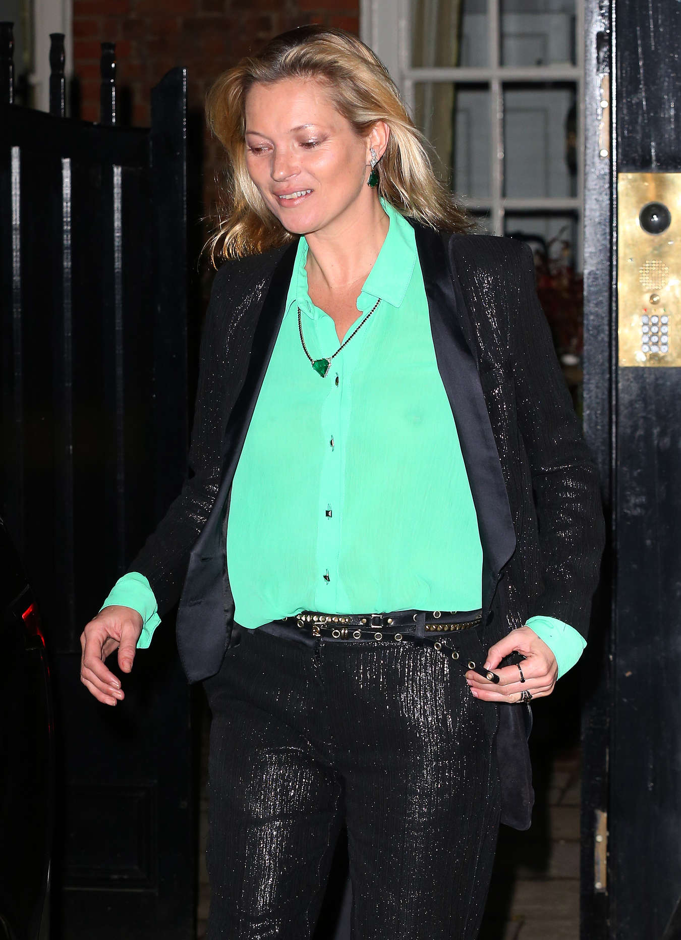 Index of /wp-content/uploads/photos/kate-moss/leaves-her-house-in-london