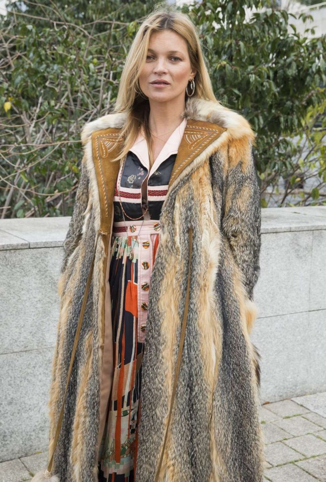Kate Moss - Louis Vuitton Menswear Fall/Winter 2015-2016 Show in Paris