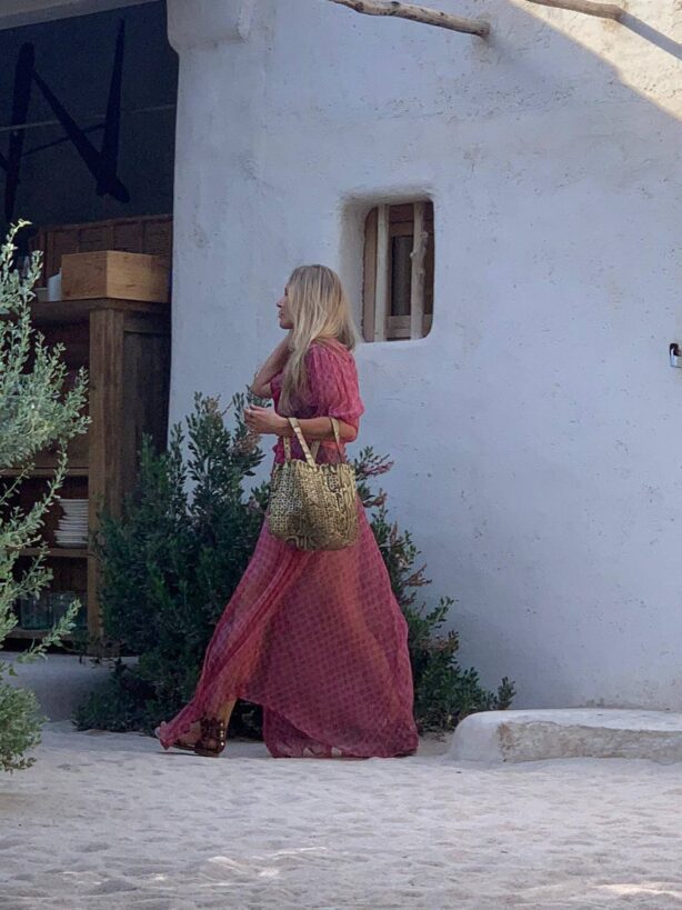 Kate Moss - Seen leaving lunch with friends in Ibiza