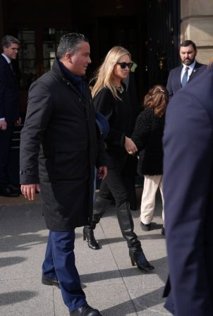 Kate Moss - Stepping out to take part of Fashion Week in Paris