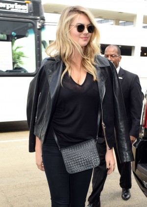 Kate Upton - Arrives at LAX Airport in LA