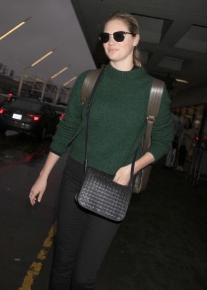 Kate Upton - Arrives at LAX Airport in Los Angeles