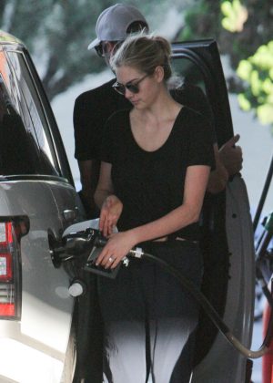 Kate Upton at gas station pumping gas in Beverly Hills