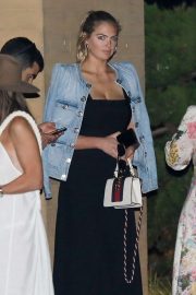 Kate Upton - Has dinner with friends at Nobu in Malibu