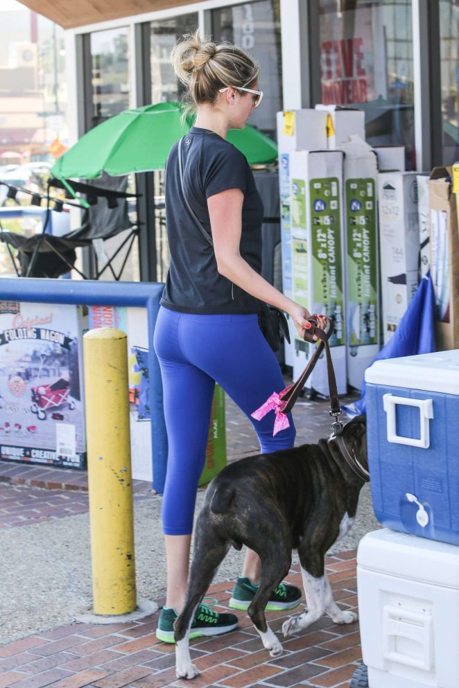Kate Upton in Tights Walking her Dog in Beverly Hills