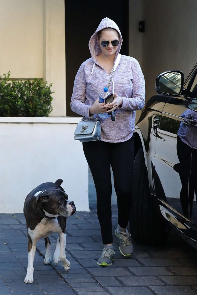 Kate Upton - Leaves her house with her dog in Beverly Hills