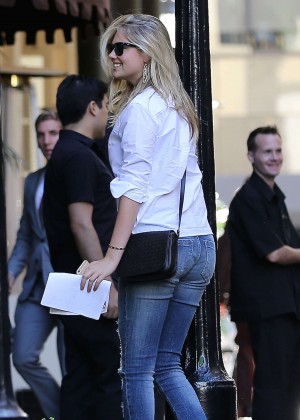 Kate Upton in Tight Jeans Out in Beverly Hills