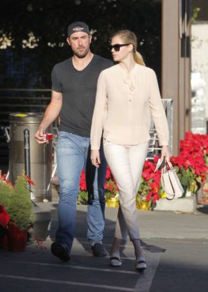 Kate Upton - Shopping at the CVS with Justin Varlander in Beverly Hills