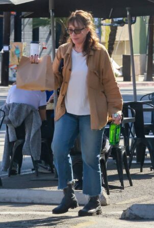 Katey Sagal - Gets her lunch to-go in Los Feliz