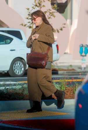 Katey Sagal - Shopping candids on Melrose Ave in Los Angeles
