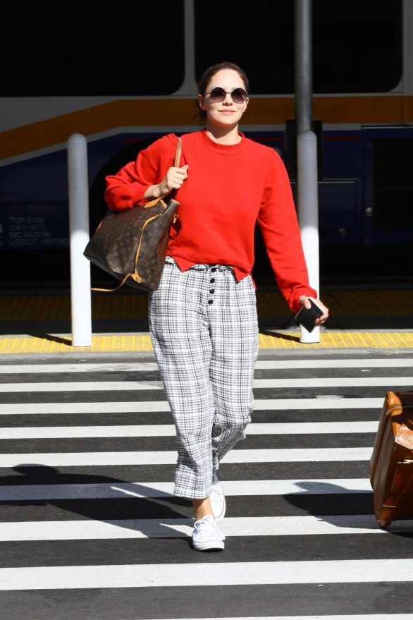 Katharine McPhee - Arrives at Los Angeles International Airport