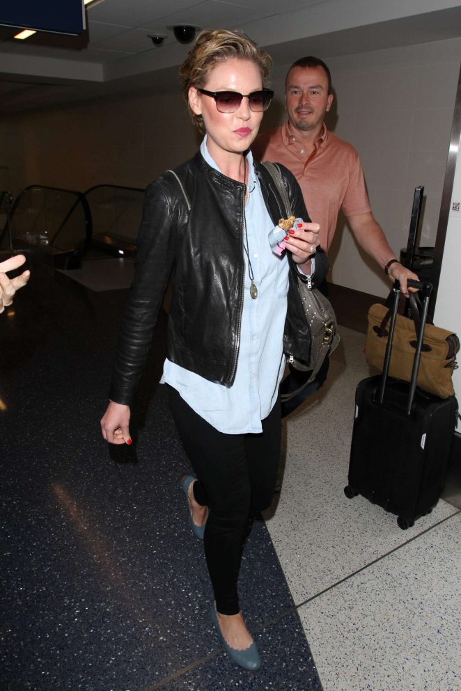 Katherine Heigl - Arriving at Los Angeles International Airport