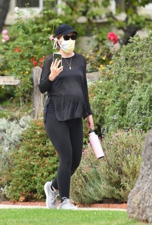 Katherine Schwarzenegger - Out for a stroll around Brentwood