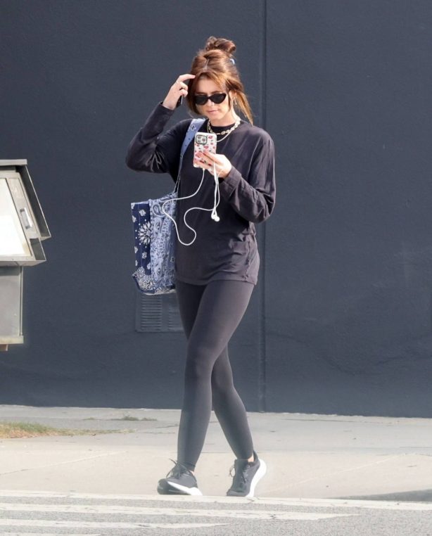 Katherine Schwarzenegger - Seen as she strolls down the street in Los Angeles