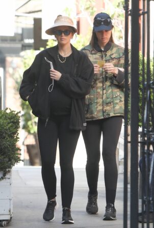 Katherine Schwarzenegger - Seen while exercising with her sister in Brentwood