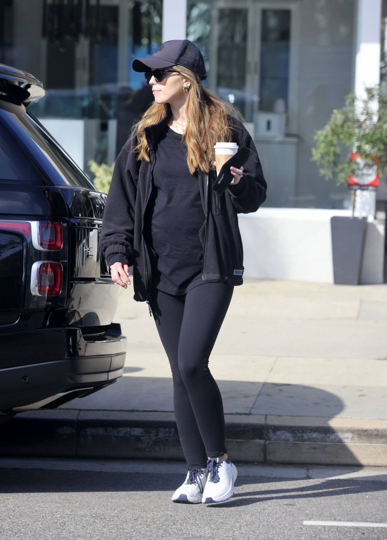Katherine Schwarzenegger – Steps out for a morning coffee in Los ...