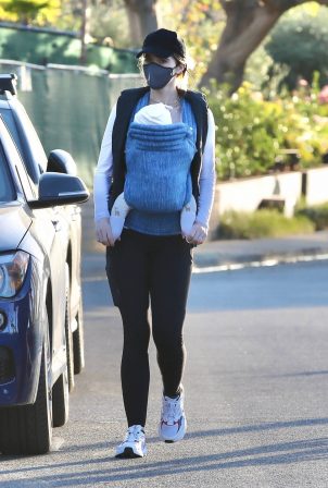 Katherine Schwarzenegger - Takes her baby girl out in Santa Monica