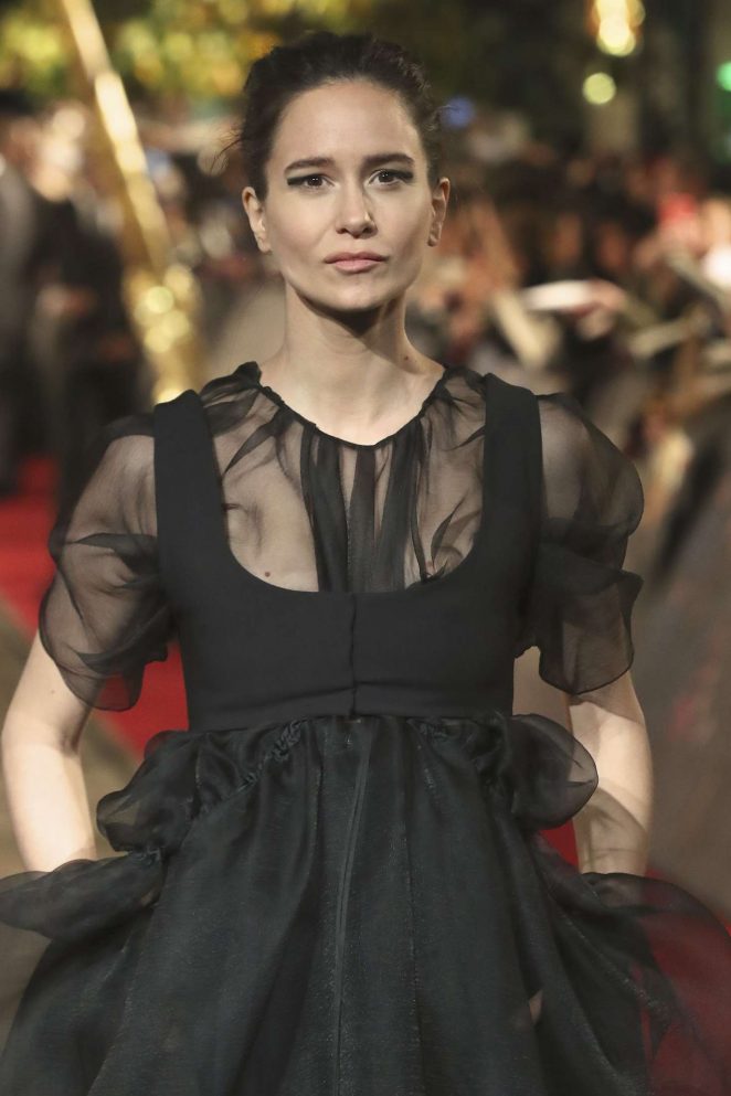 Katherine Waterston - 'Fantastic Beasts The Crimes of Grindelwald' Premiere in Paris