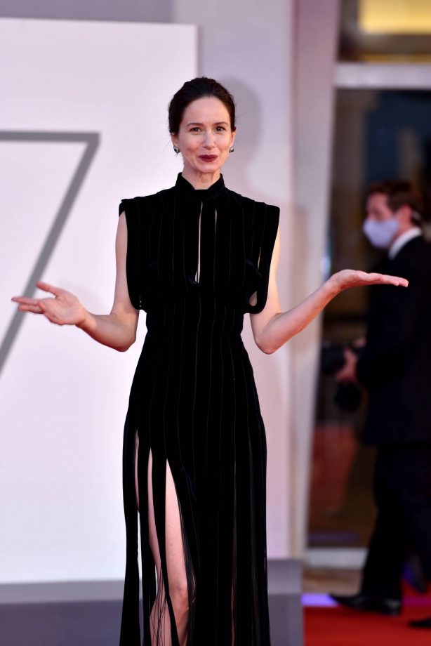 Katherine Waterston - 'The World To Come' premiere - Red carpet at 2020 Venice Film Festival