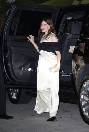 Kathryn Hahn- Arriving at the Netflix SAG after-party in Los Angeles
