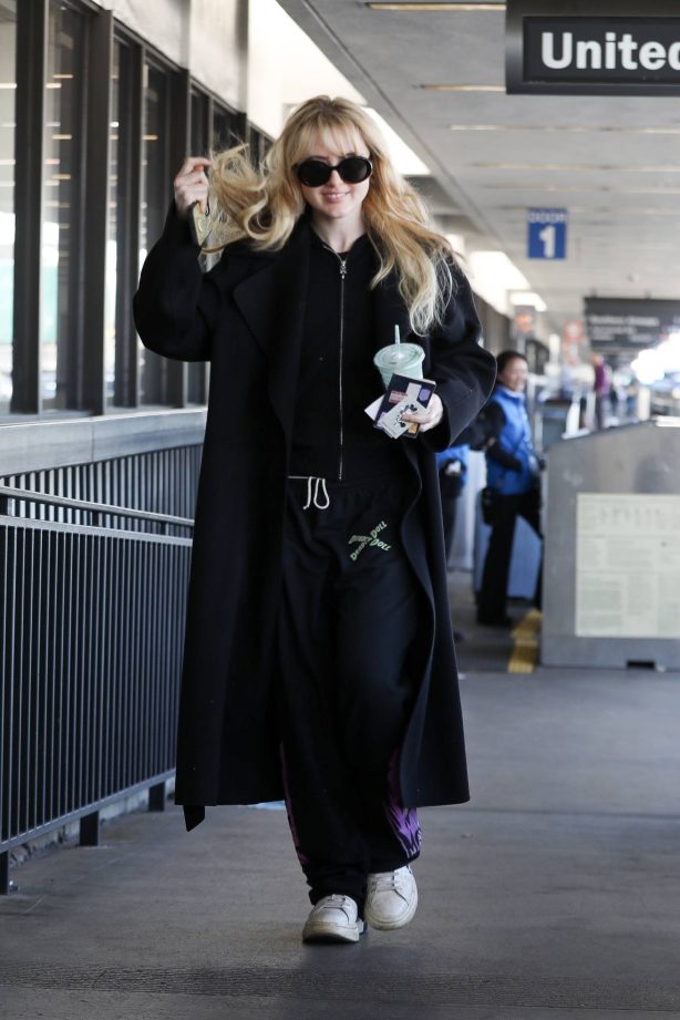 Kathryn Newton - Catches a flight at LAX in Los Angeles