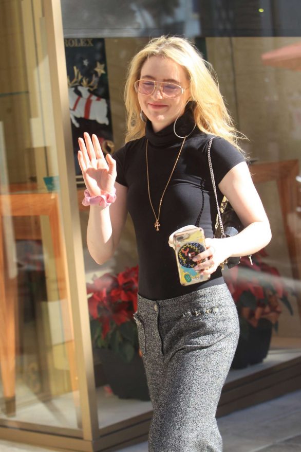 Kathryn Newton - Christmas shopping on Rodeo Drive in Beverly Hills