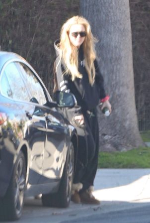 Kathryn Newton - Seen with her posh on a walk in Los Angeles