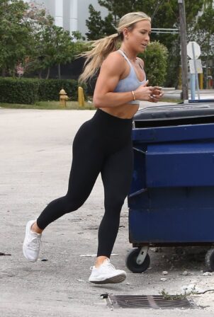 Kathryne Padgett - Heads to gym in Miami