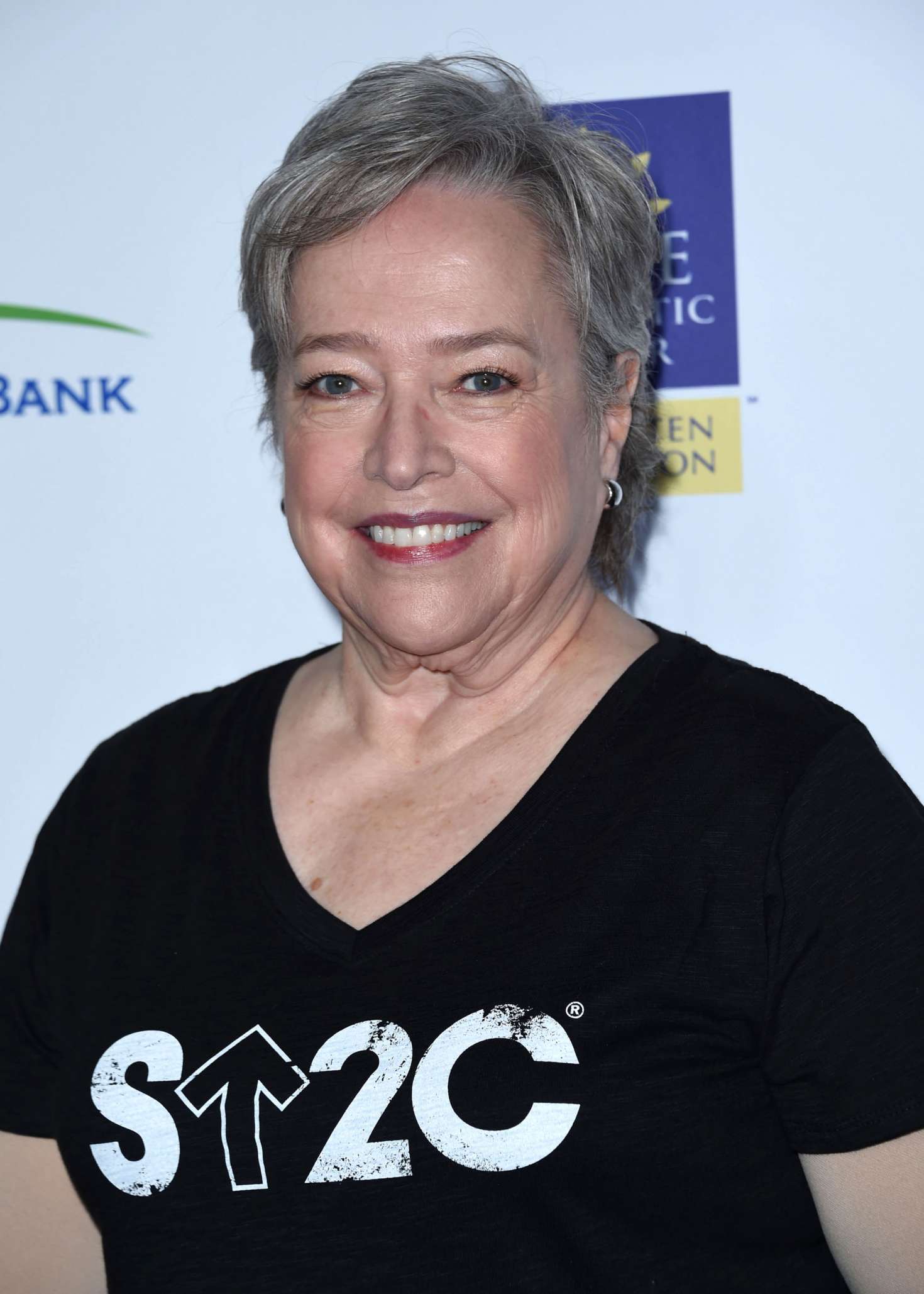 Kathy Bates: 5th Biennial Stand Up To Cancer -07 GotCeleb