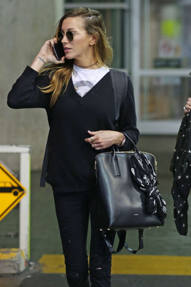 Katie Cassidy Arrives back in Vancouver