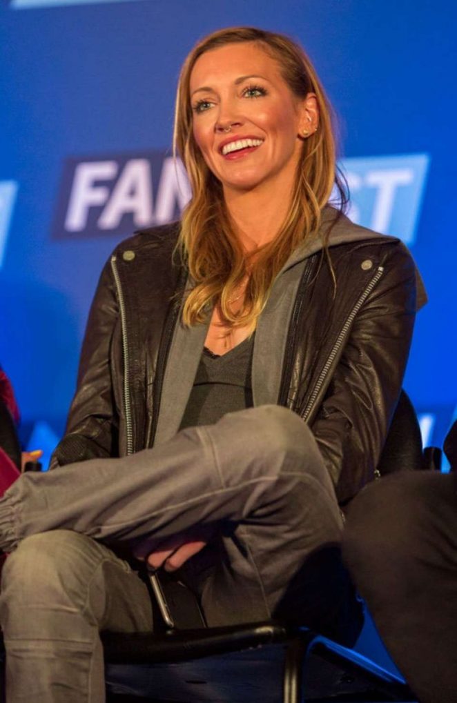 Katie Cassidy at Heroes and Villains Fan Fest in Chicago