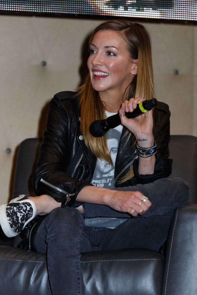 Katie Cassidy at Rhode Island Comic Con