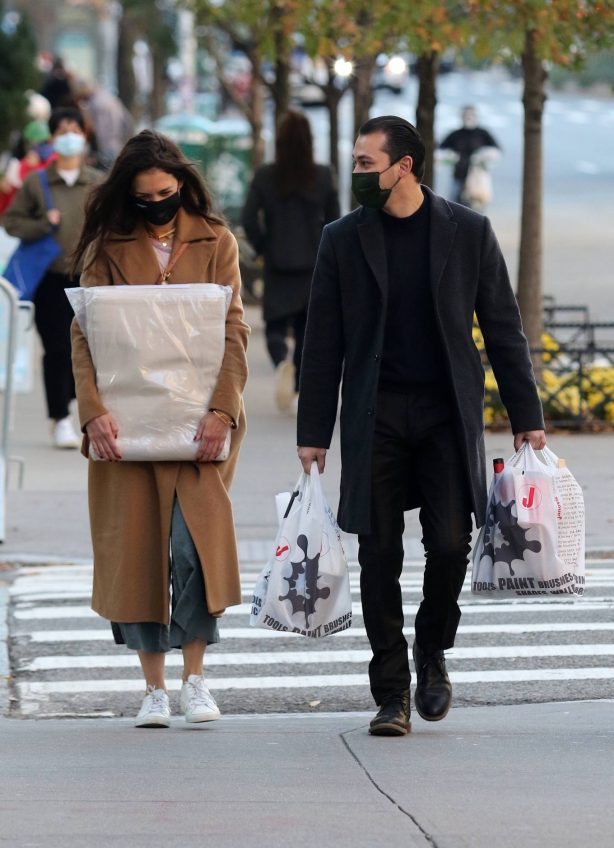 Katie Holmes and Emilio Vitolo Jr. shopping in Manhattan's Soho