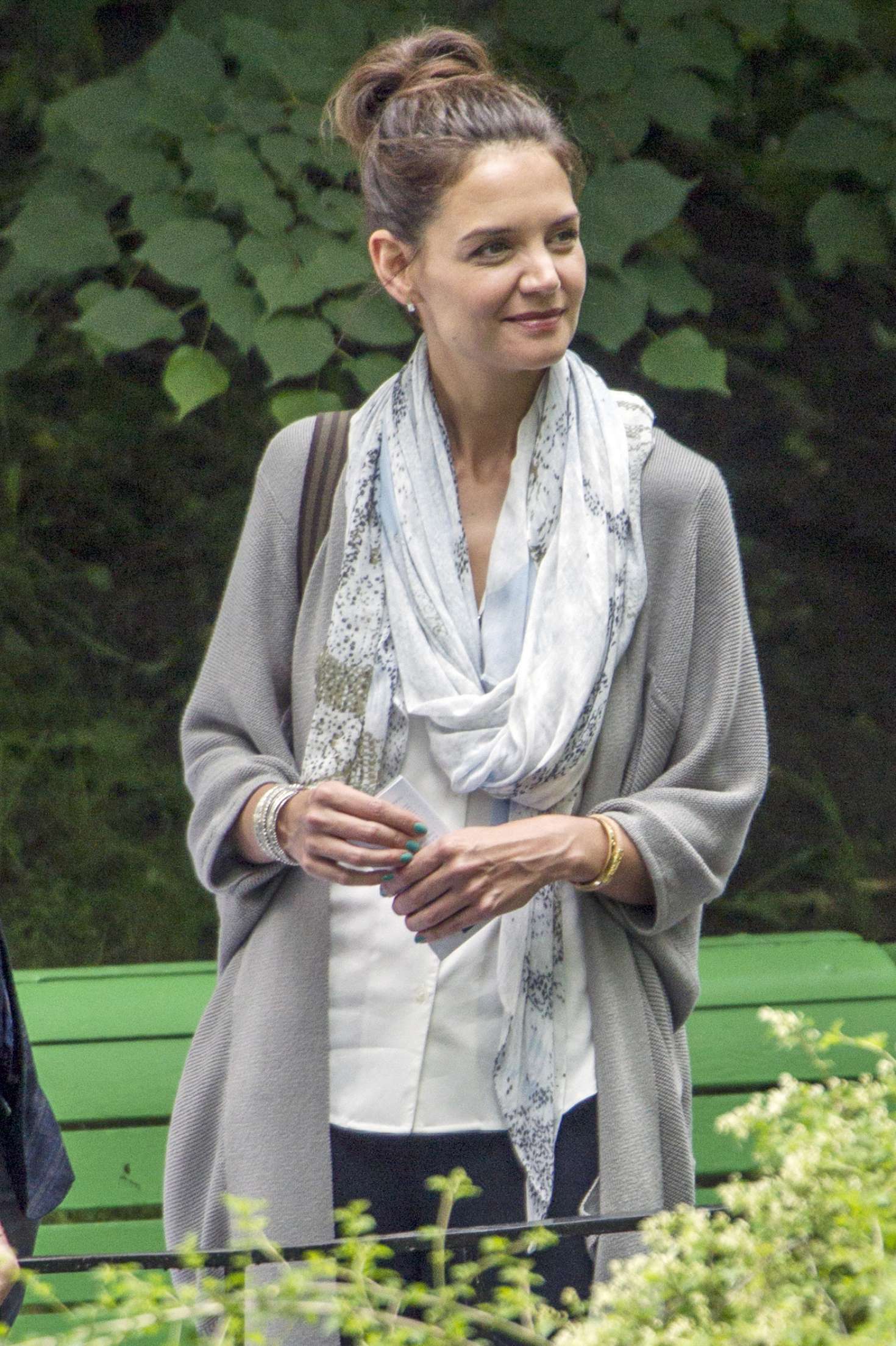 Katie Holmes 2017 : Katie Holmes and Patrick Stewart Filming in a Park in M...