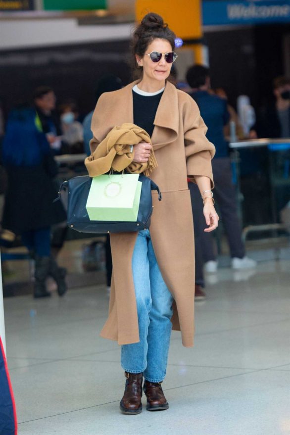 Katie Holmes - Arrival at JFK Airport in New York