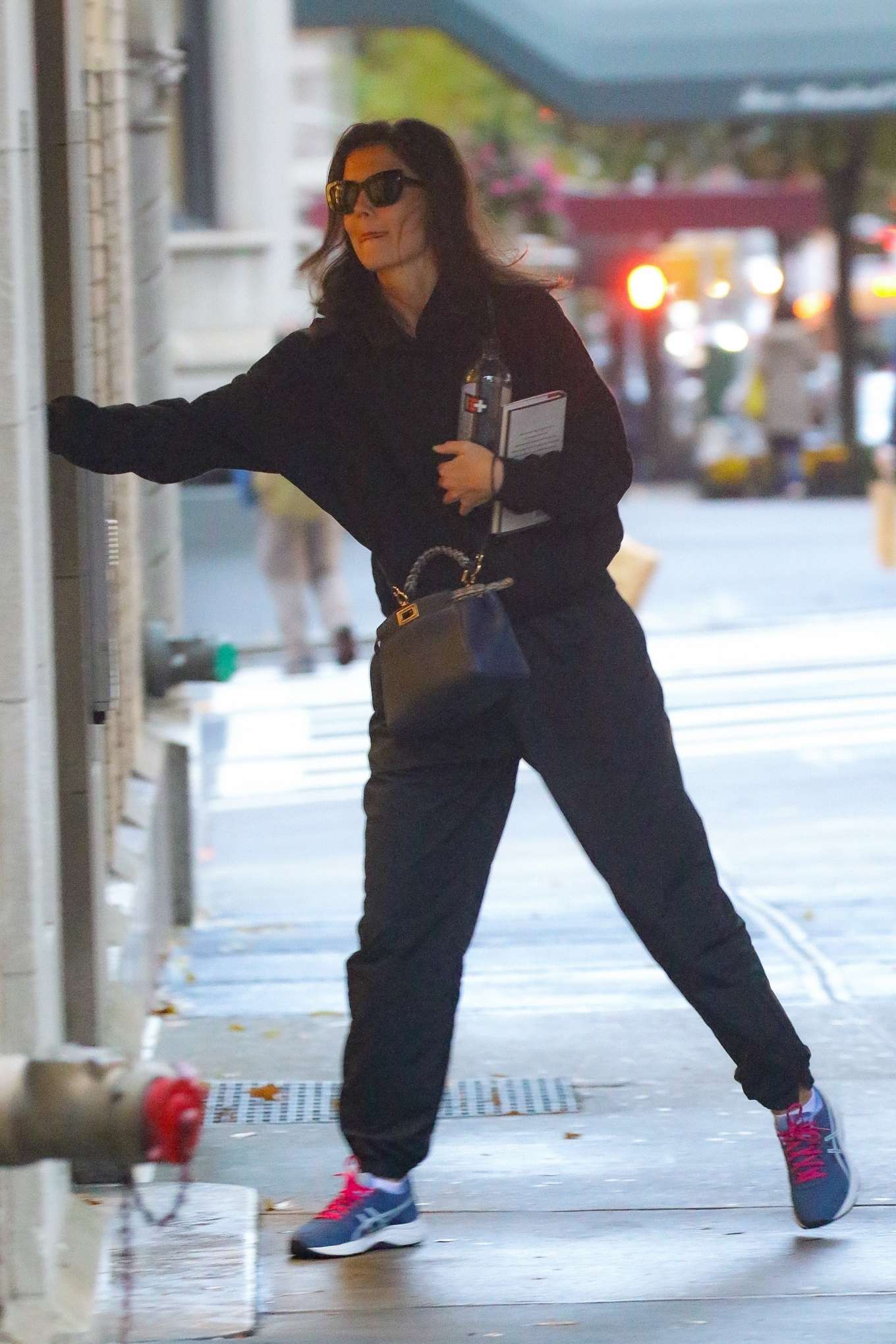 Katie Holmes - Arriving home in NYC