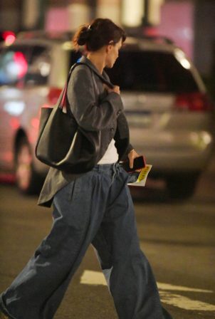 Katie Holmes - Dons large pants while out in New York