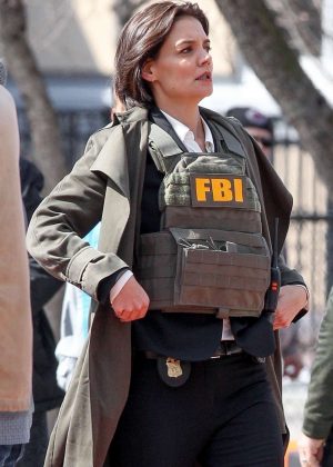 Katie Holmes - Filming new Untitled FBI/Fox Project in Chicago