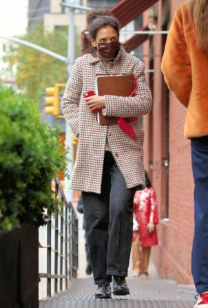 Katie Holmes - Filming 'Rare Objects' in New York