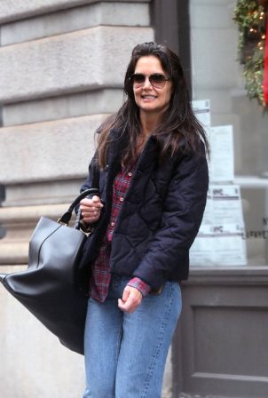 Katie Holmes - Heading to a business meeting in New York
