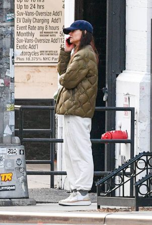 Katie Holmes - Heading to dance class in New York