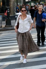 Katie Holmes - Heads into the train station in NYC