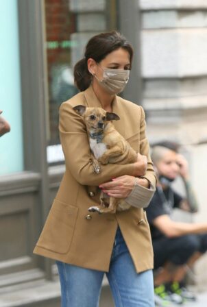 Katie Holmes - Heads out of town with her dogs in New York